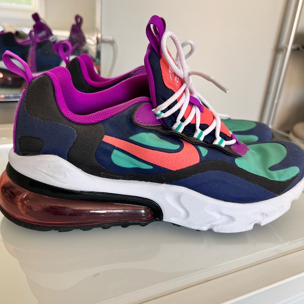 Nike Air Max 270 React Girls Shoes.  Size Youth 6.5